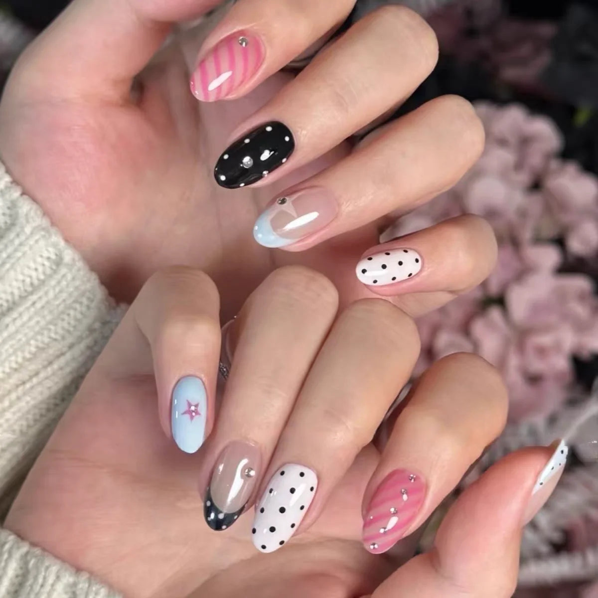 10pcs Handmade Press On Nails Black White Wave Point French Style Almond Fake Nails with Stars Pattern False Nail Art For Girls