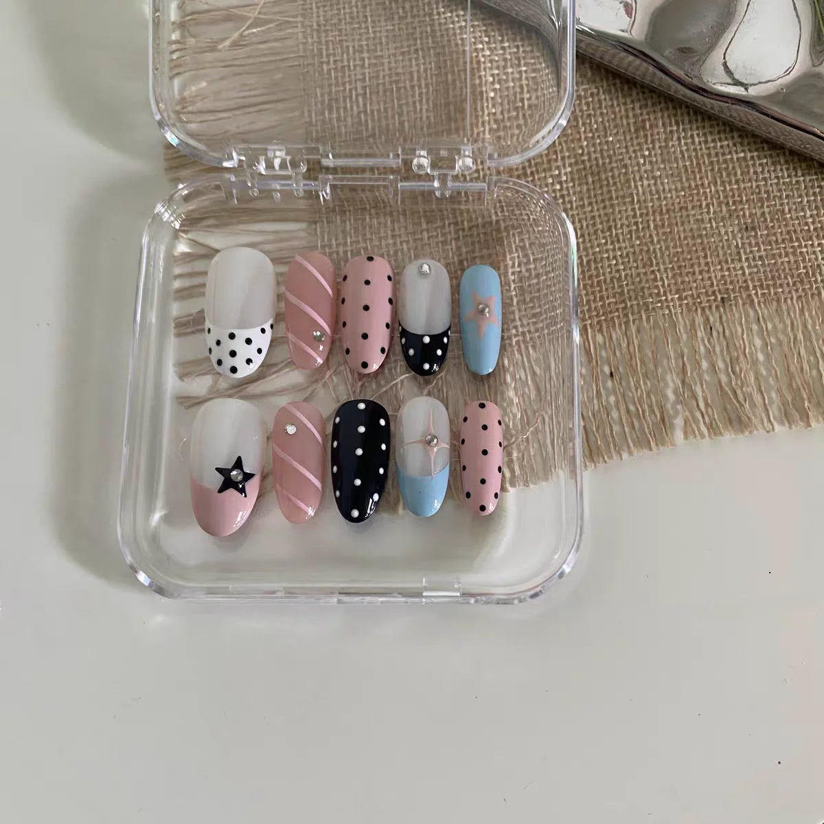 10pcs Handmade Press On Nails Black White Wave Point French Style Almond Fake Nails with Stars Pattern False Nail Art For Girls